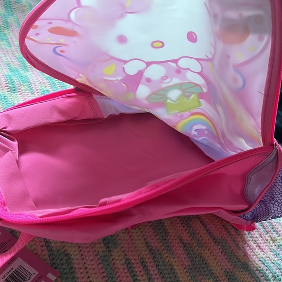 Hello kitty backpack - Picture 3 of 3